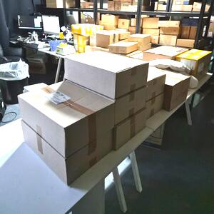 Orders staged on the work floor at KOLIVERY warehouse